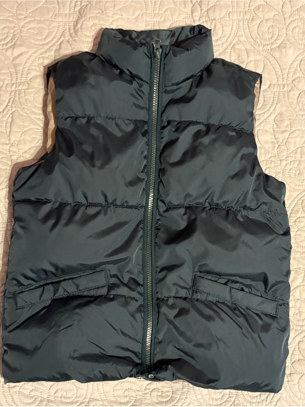 Old Navy Dark Green Quilted Puffer Vest – Size Youth Medium (8)